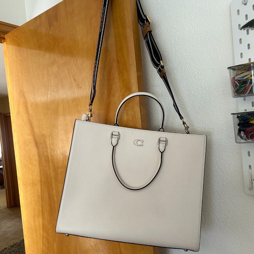 Coach Field Tote 40 Signature Canvas Large Tote CJ844-Cream